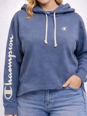 Women’s Slightly Cropped Champion Hoodie - Size Medium